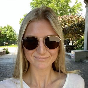 Meet your Posher, Silken